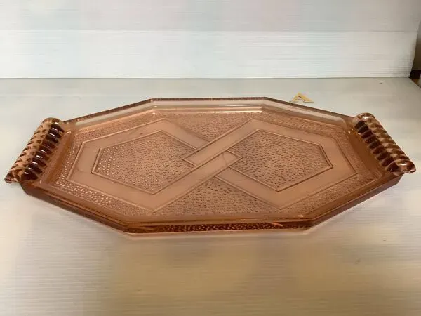 Illustration numéro 4 du produit Ancien plat plateau en verre rose style Rosaline A