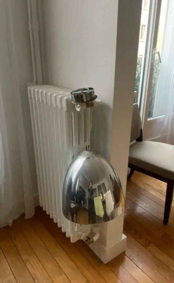 Illustration numéro 4 du produit Suspension vintage en métal chromé – design années 70