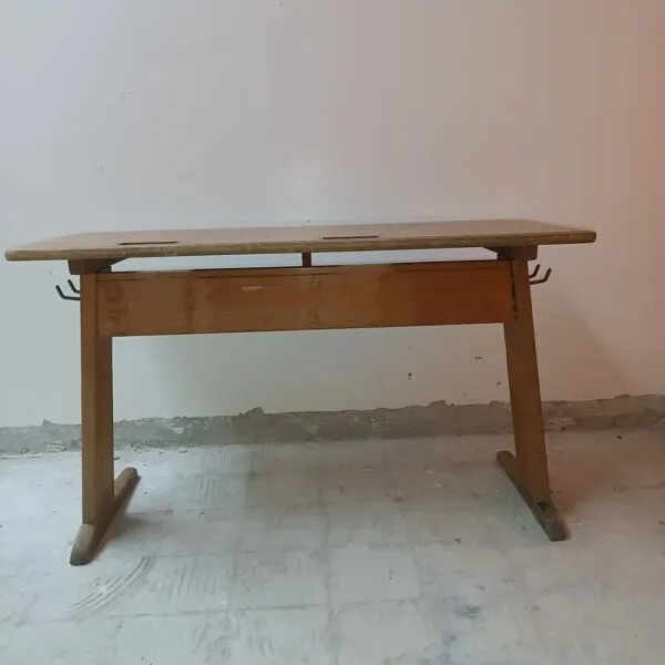 Illustration numéro 4 du produit Bureau d'ecole vintage allemand casala