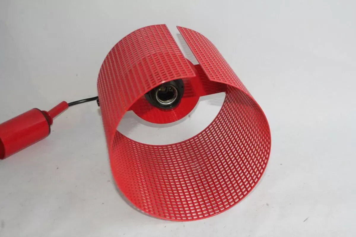 Illustration numéro 4 du produit Suspension rouge tôle perforée