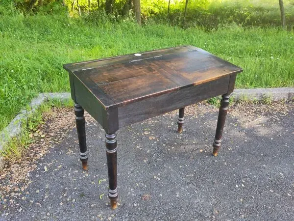 Illustration numéro 4 du produit Ancien pupitre d'écolier