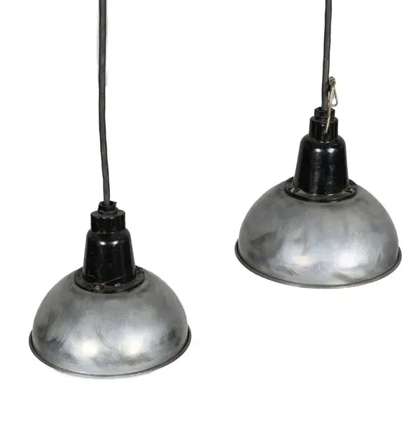 Illustration numéro 4 du produit 2 Pendentifs industriels en Fer et Bakélite 1950