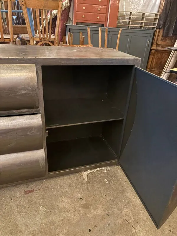 Illustration numéro 4 du produit Meuble industriel en acier