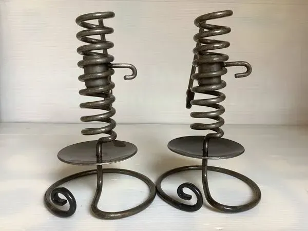 Illustration numéro 4 du produit Paire de bougeoirs ressort spirale style Bouillot