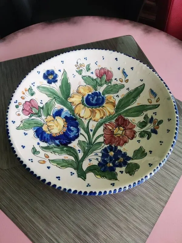 Illustration numéro 4 du produit Plat en céramique espagnol signé