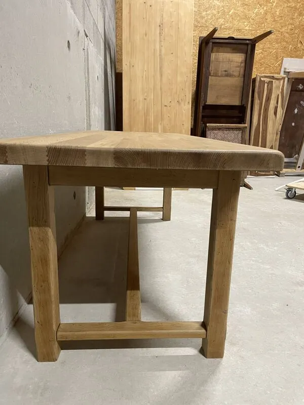 Illustration numéro 4 du produit Table de ferme en bois massif