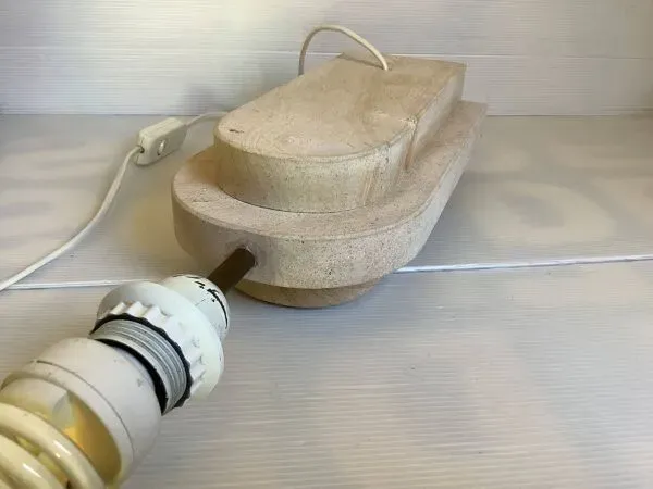 Illustration numéro 4 du produit Lampe en travertin