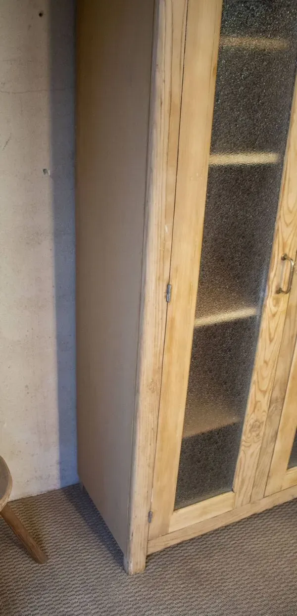 Illustration numéro 4 du produit Armoire vitrée