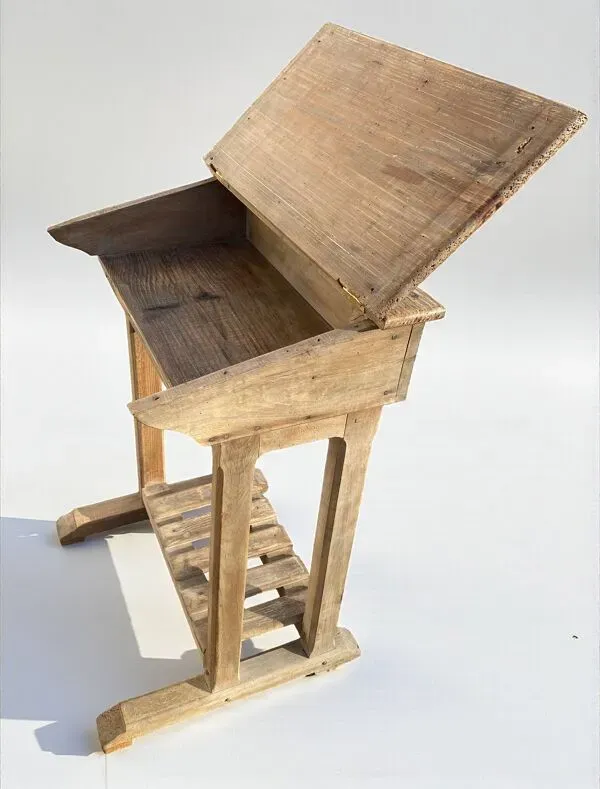 Illustration numéro 4 du produit Vintage : Très ancien pupitre d'écolier