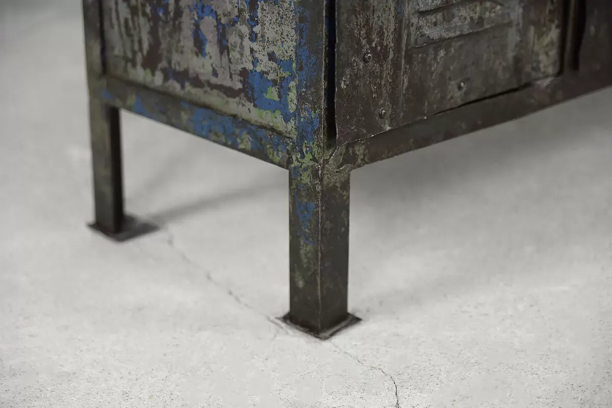 Illustration numéro 4 du produit Armoire d'usine industrielle vintage en métal, années 1950