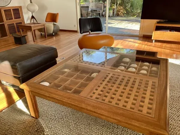 Illustration numéro 4 du produit Grande table basse artisanale en bois exotique + gigogne