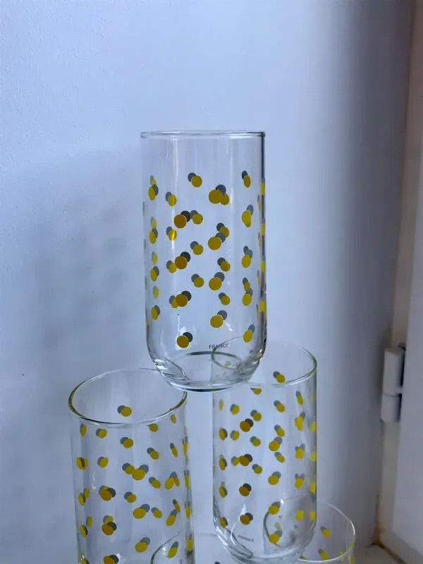 Illustration numéro 4 du produit Lot de 6 verres à poids jaunes made in france années 70