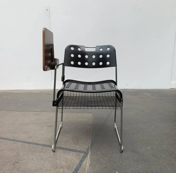 Illustration numéro 4 du produit Chaise Vintage Space Age Omkstack par Rodney Kinsman pour Bieffeplast