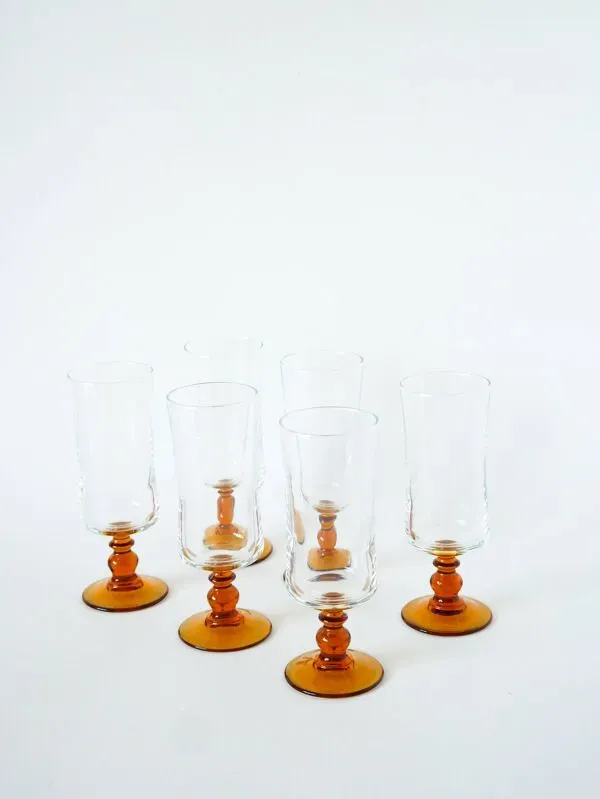 Illustration numéro 4 du produit Lot de 6 flûtes à champagne à pieds ambré, 1970