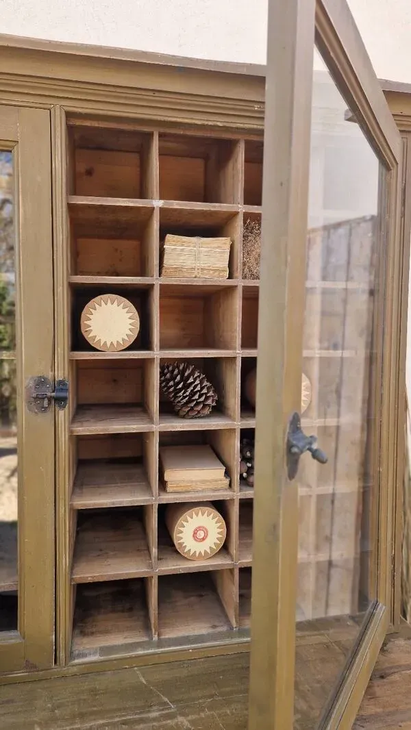 Illustration numéro 4 du produit Meuble de métier