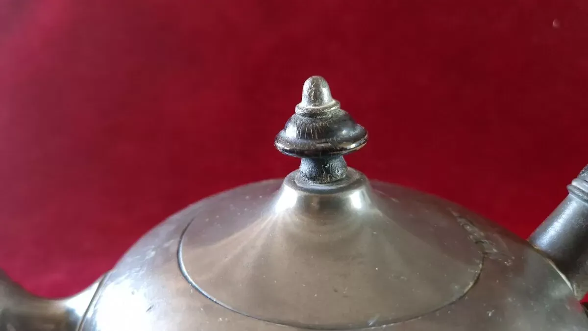 Illustration numéro 4 du produit Théière anglaise James Dixon & Sons XIXeme