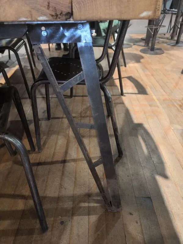 Illustration numéro 4 du produit Table + 8 chaises