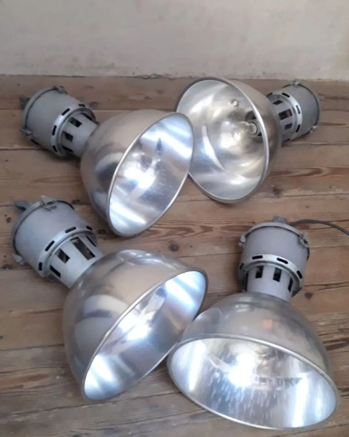 Illustration numéro 4 du produit Lot de 4 suspensions industrielles XX°
