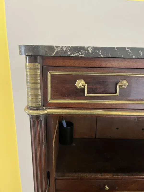 Illustration numéro 4 du produit Secrétaire style Louis XVI