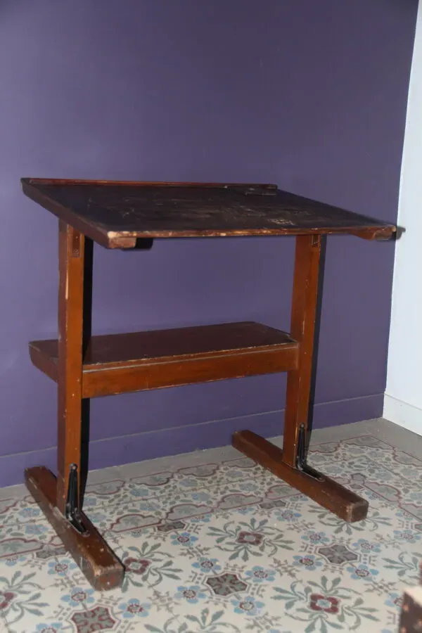 Illustration numéro 4 du produit Pupitre d'écolier en bois