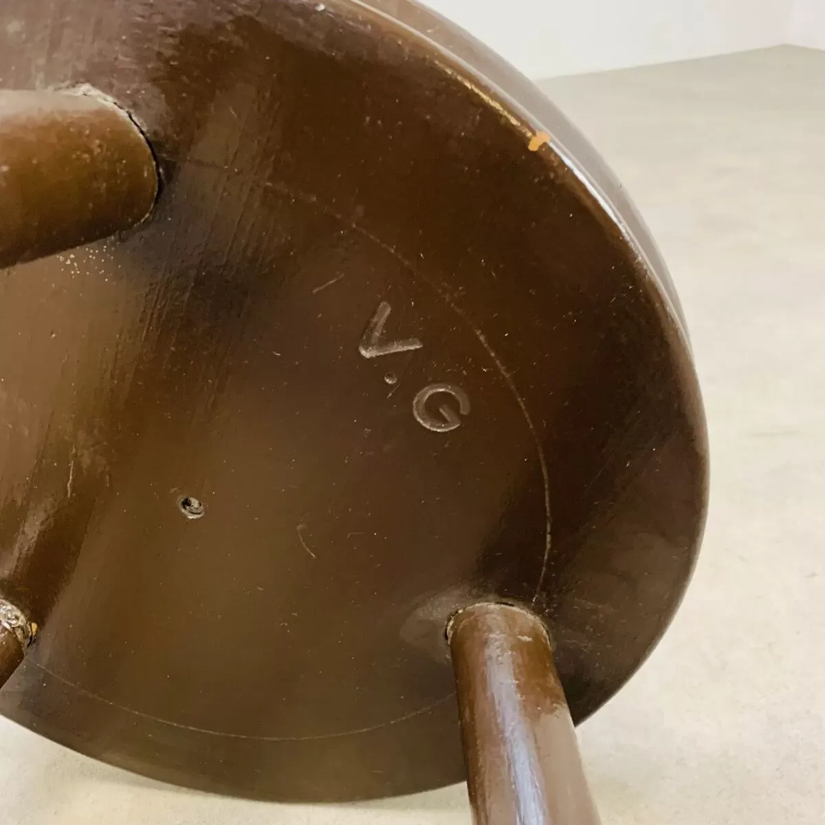 Illustration numéro 4 du produit Tabouret tripode industriel métal et bois