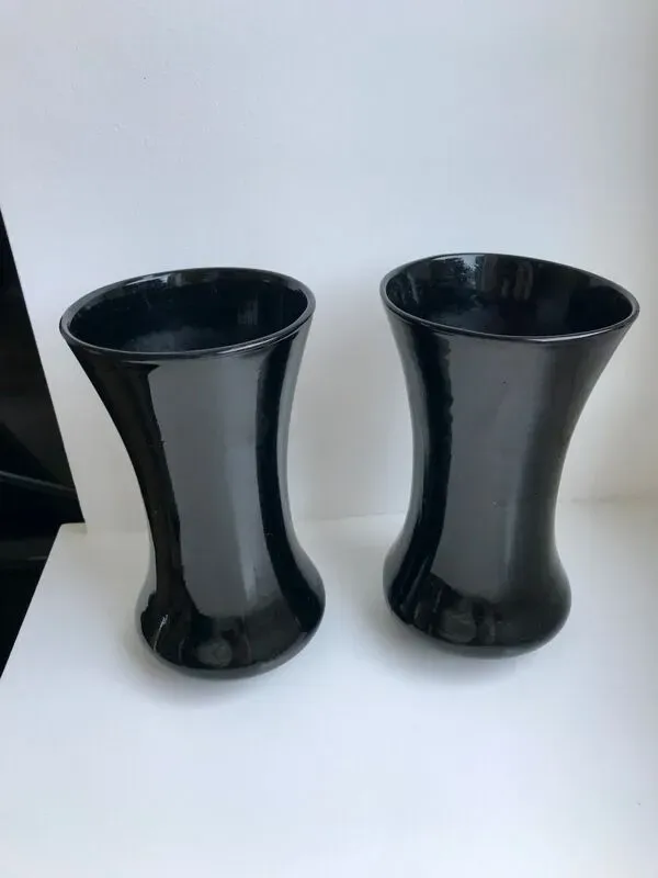 Illustration numéro 4 du produit Paire de vases en opaline noire début XXème