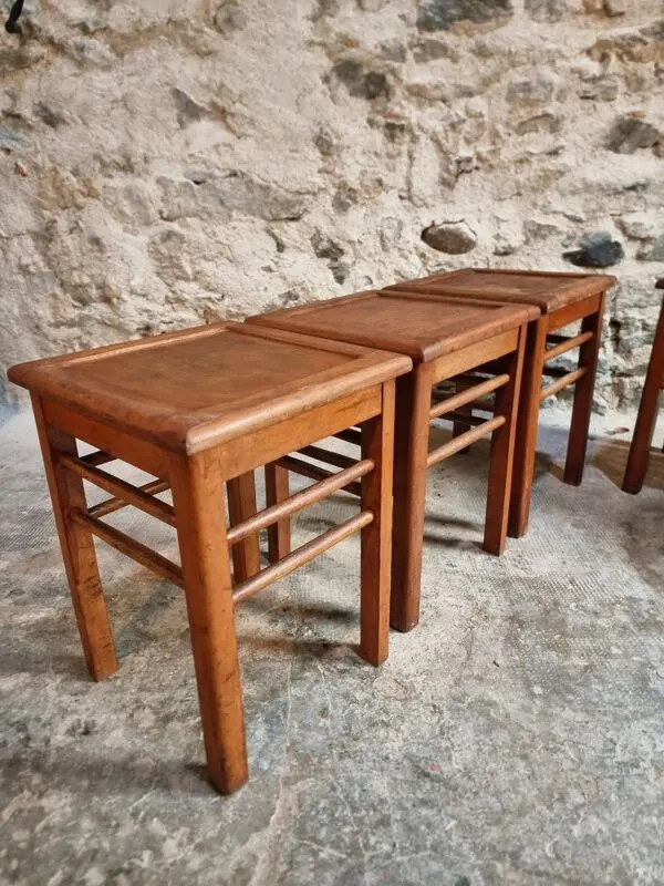 Illustration numéro 4 du produit Lot de 6 tabourets d'atelier français vintage, assise en hêtre, tabourets industriels, France vers 1930