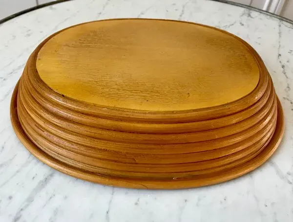 Illustration numéro 4 du produit Corbeille en rotin et bois années 70