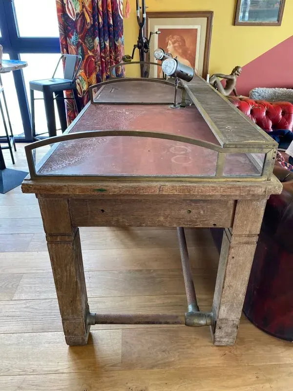 Illustration numéro 4 du produit Ancienne table de banque de France debut XXème meuble de metier table