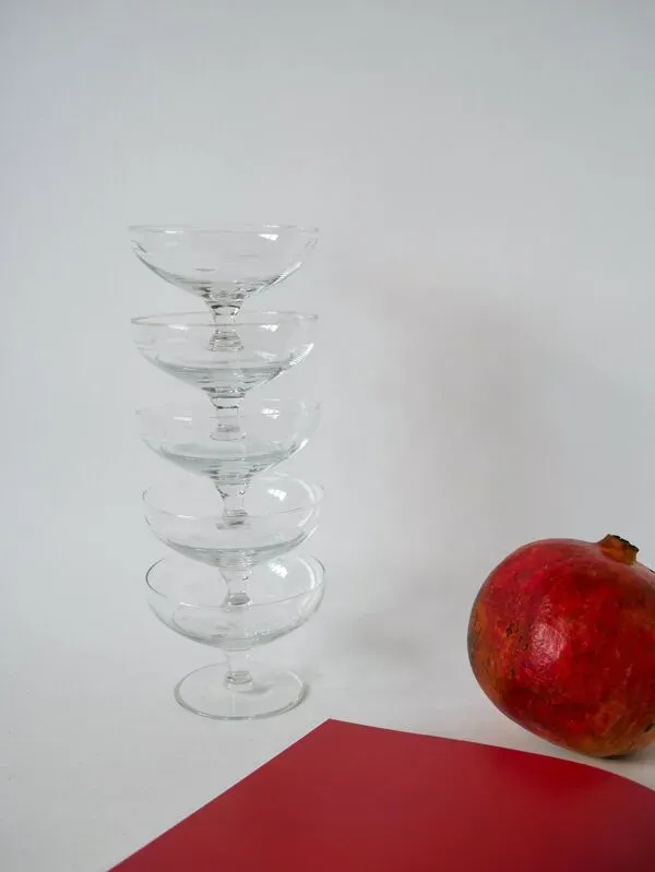 Illustration numéro 4 du produit Lot de 5 coupes à champagne en cristal gravé