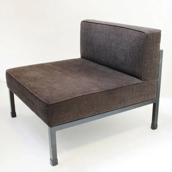 Illustration numéro 4 du produit Table basse et deux 2 fauteuils par Wim den Boon, Pays-Bas 1958