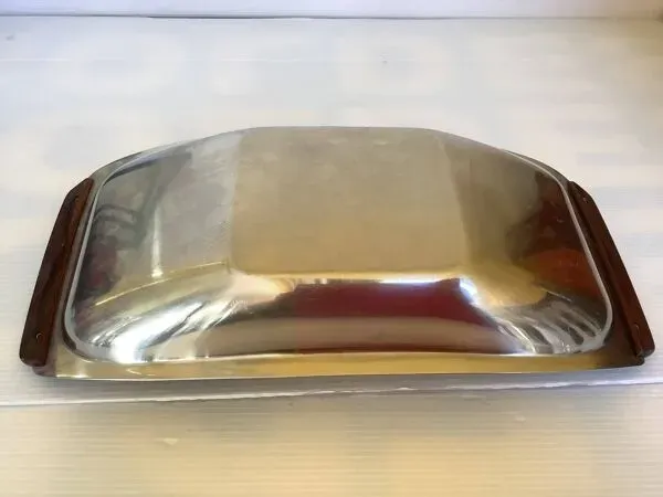 Illustration numéro 4 du produit Corbeille scandinave en métal et bois, Danemark