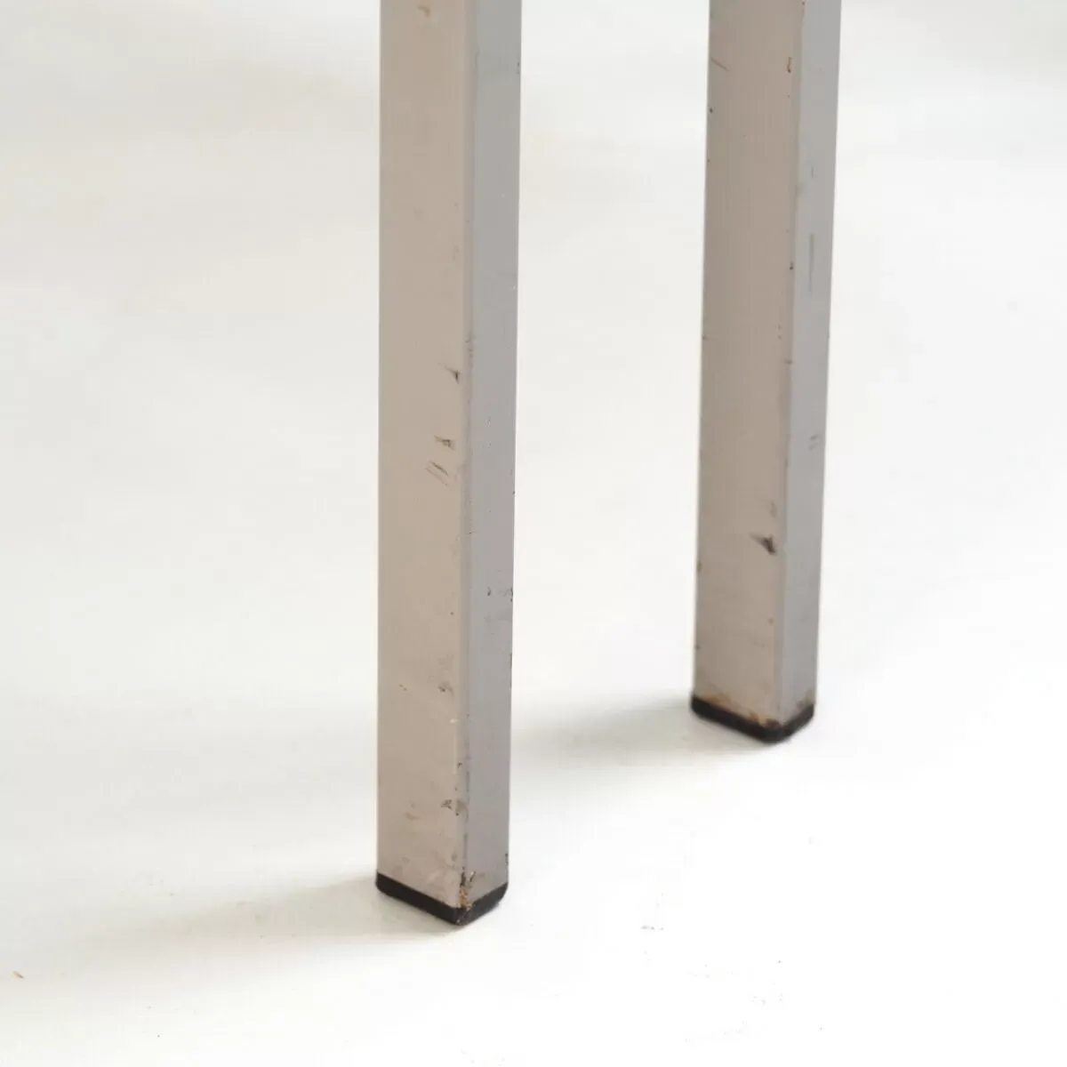 Illustration numéro 4 du produit 4 chaises du designer néerlandais Gijs van der Sluis