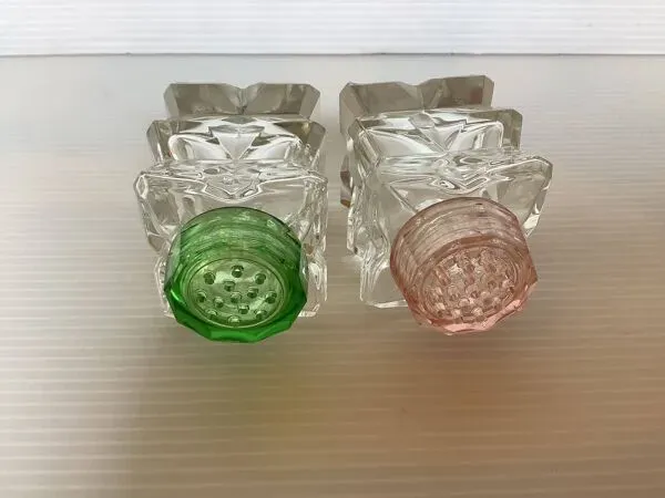 Illustration numéro 4 du produit Sel et poivre verre moulé à facettes