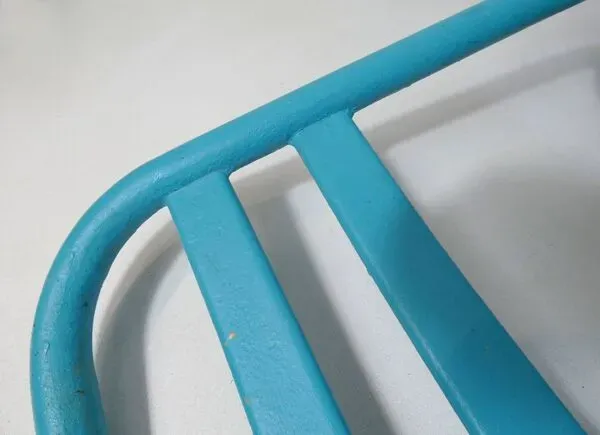 Illustration numéro 4 du produit Ancienne chaise de jardin Tolix