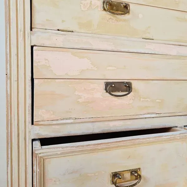 Illustration numéro 4 du produit Meuble de métier mercerie - commode haute patinée - semainier XXL