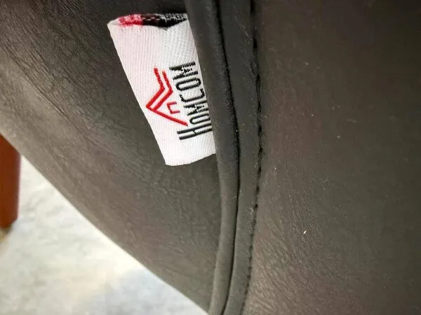 Illustration numéro 4 du produit Fauteuil cocktail vintage noir avec accoudoirs