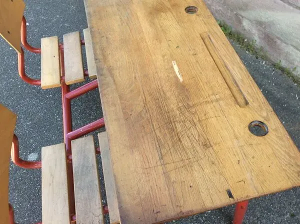 Illustration numéro 4 du produit Pupitre d'écolier vintage