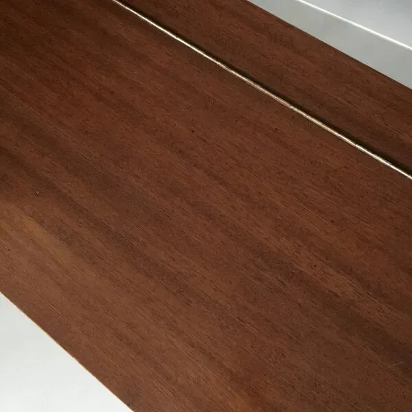 Illustration numéro 4 du produit Travailleuse moderniste / boîte à couture 1960