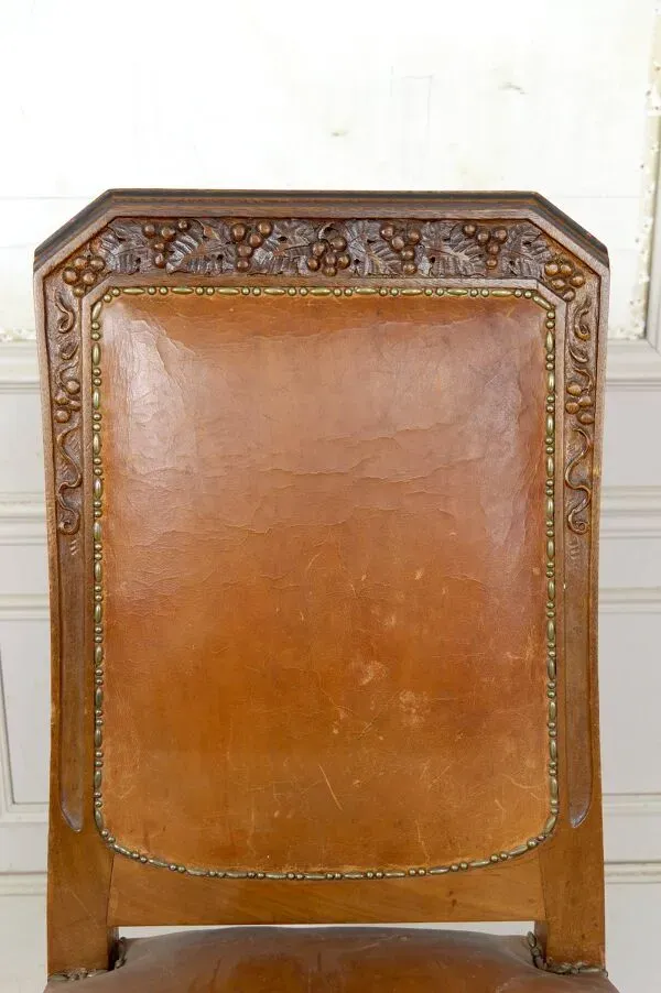 Illustration numéro 4 du produit Lot de 6 chaises Art Déco en noyer sculpté, Circa 1920