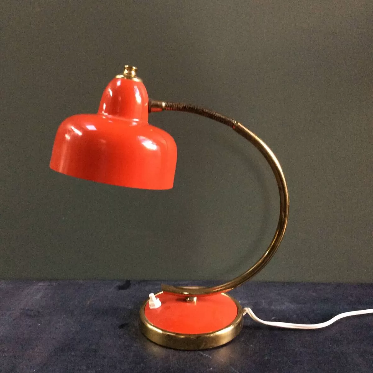 Illustration numéro 4 du produit Lampe cocotte 60's
