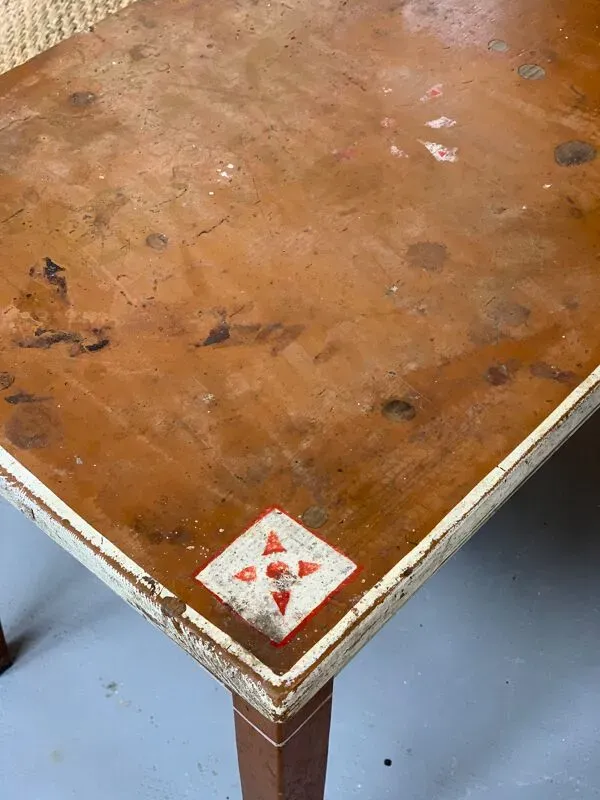 Illustration numéro 4 du produit Table à tiroir