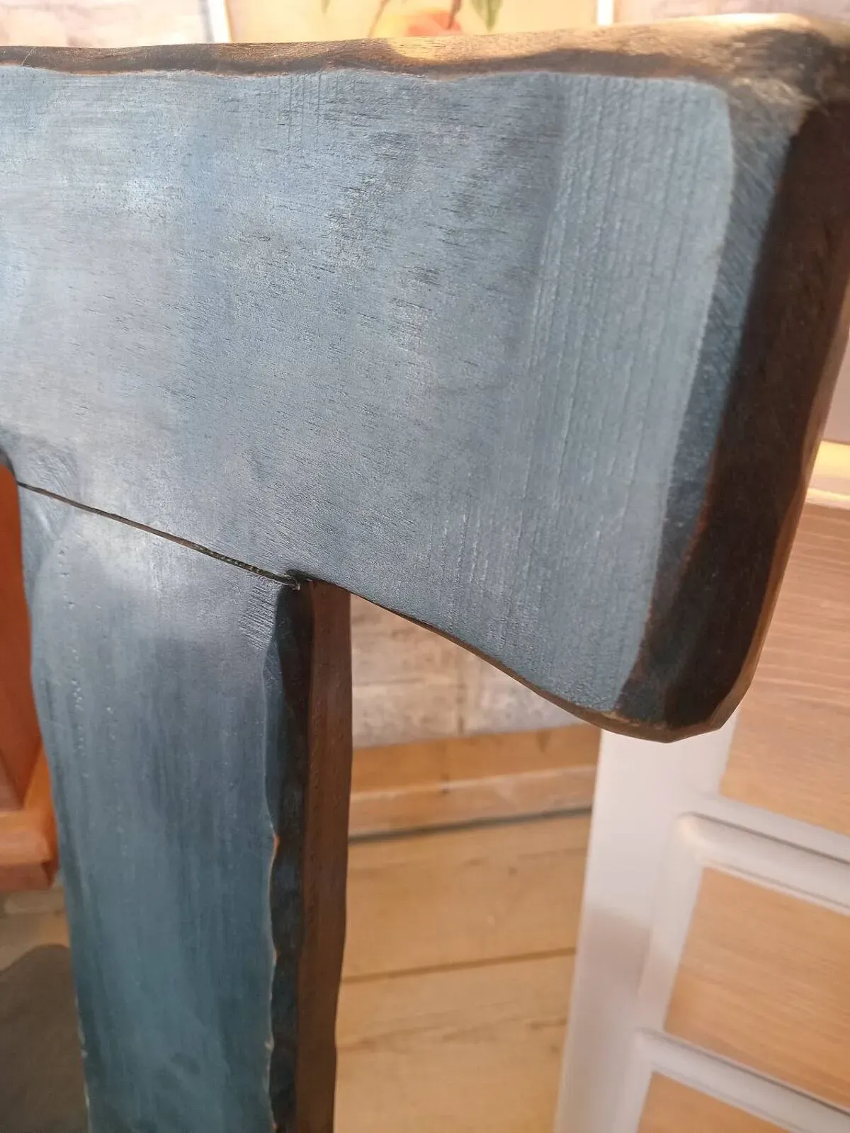 Illustration numéro 4 du produit Chaises brutalistes en bois