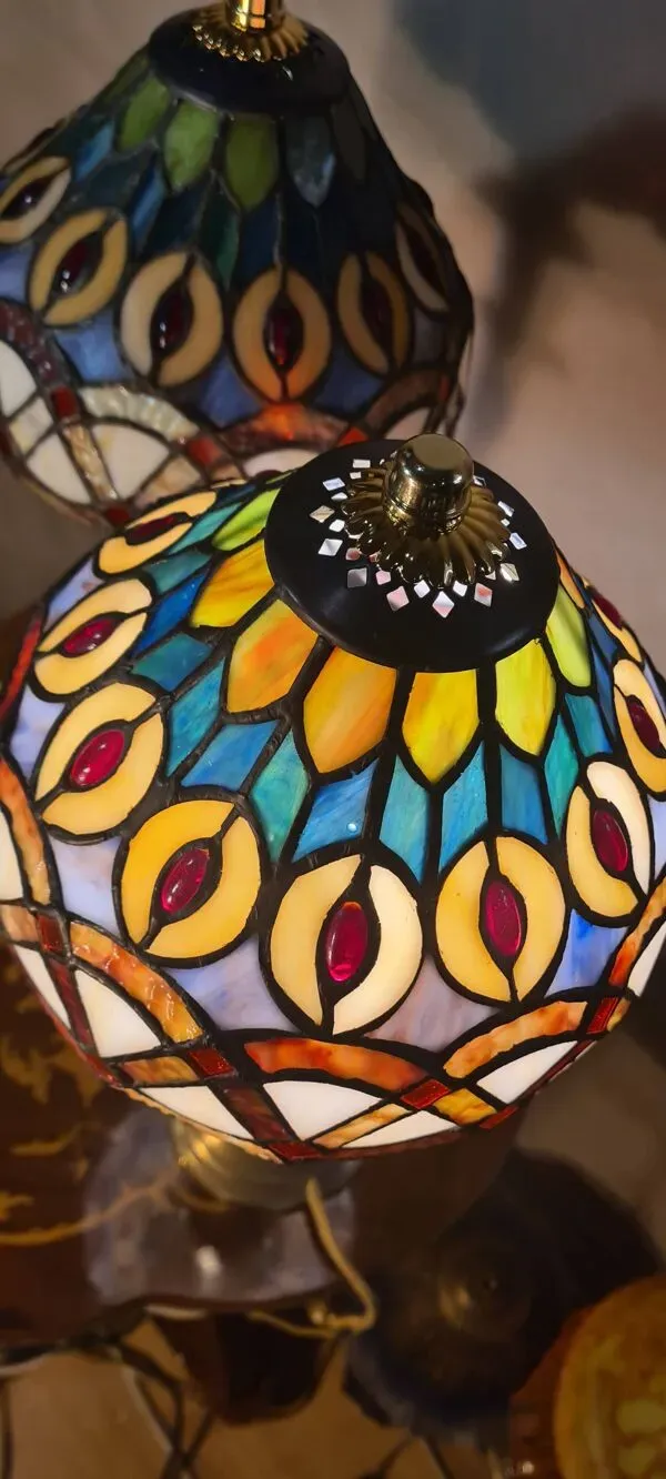 Illustration numéro 4 du produit Lot de lampes  laiton anciennes en verre vitrail fait main ,style