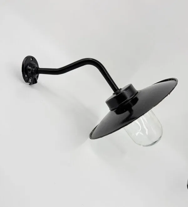 Illustration numéro 4 du produit Lampe de cour