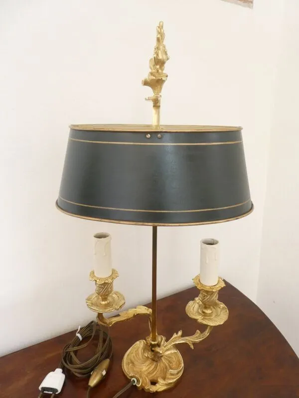 Illustration numéro 4 du produit Lampe bouillotte style Louis XV Rocaille en bronze doré 2 bras de lumière