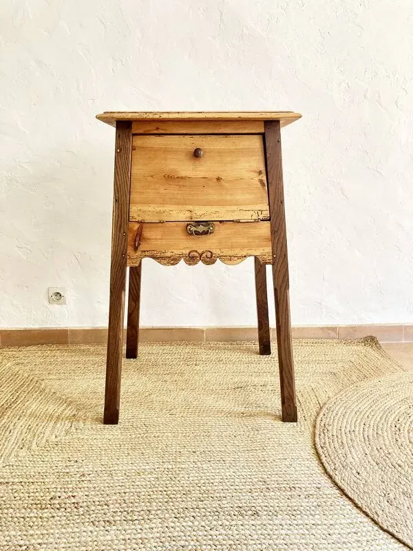 Illustration numéro 4 du produit Ancien meuble à battant en bois