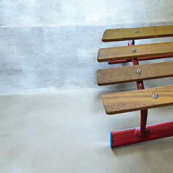 Illustration numéro 4 du produit Luge Traîneau vintage en bois et métal – esprit montagne