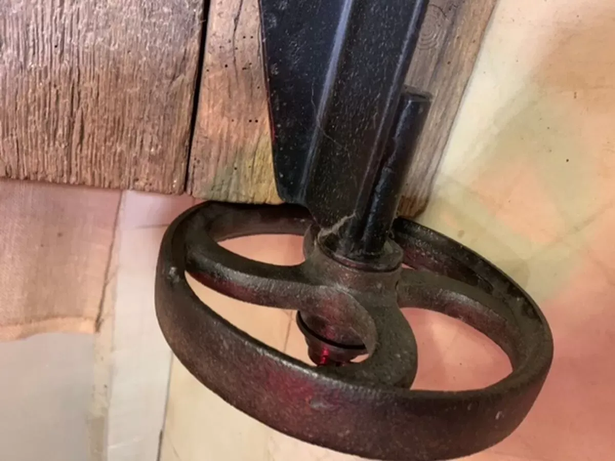 Illustration numéro 4 du produit Table basse ancien chariot industriel