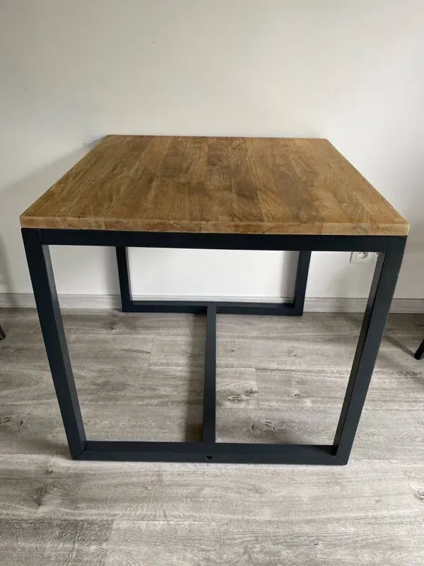 Illustration numéro 4 du produit Table